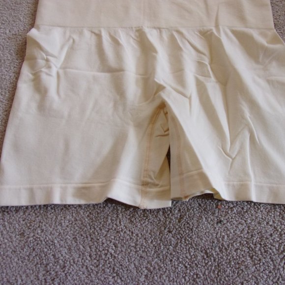 Women's Shapermint Essentials Everyday Smoothing Short 43425 Size X Large Beige - Picture 12 of 12